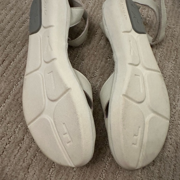 Fly London Size 38 (7.5) white leather sandals - Picture 7 of 10